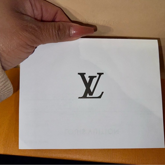 LOUIS VUITTON SCARF - Picture 7 of 16